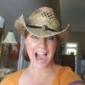 Meet your Posher, Connie